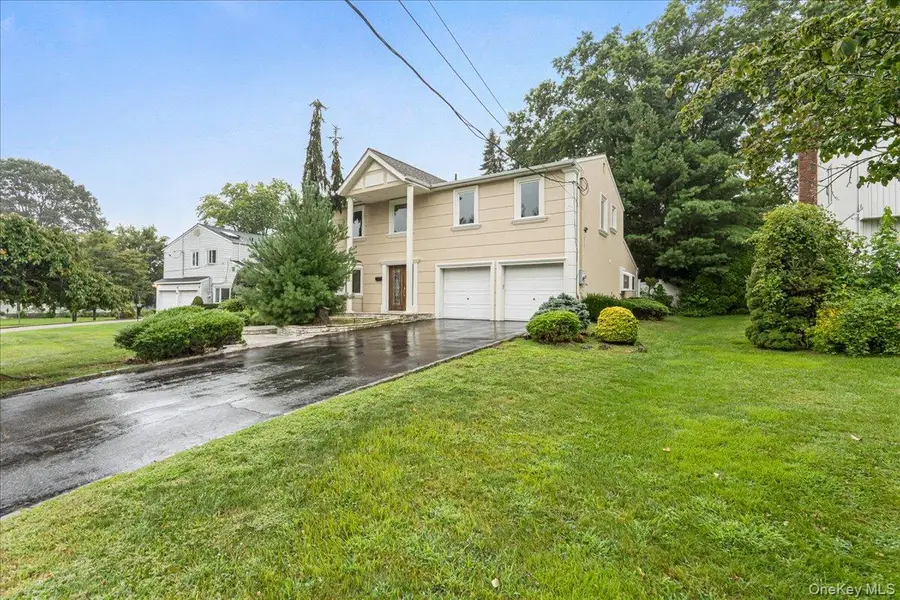418 Old Courthouse Rd, Manhasset Hills, NY 11040 - Image #3