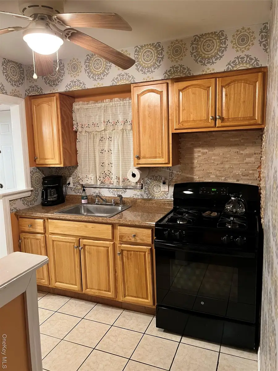 121 E Pennywood Avenue, Roosevelt, NY 11575 - Image #3