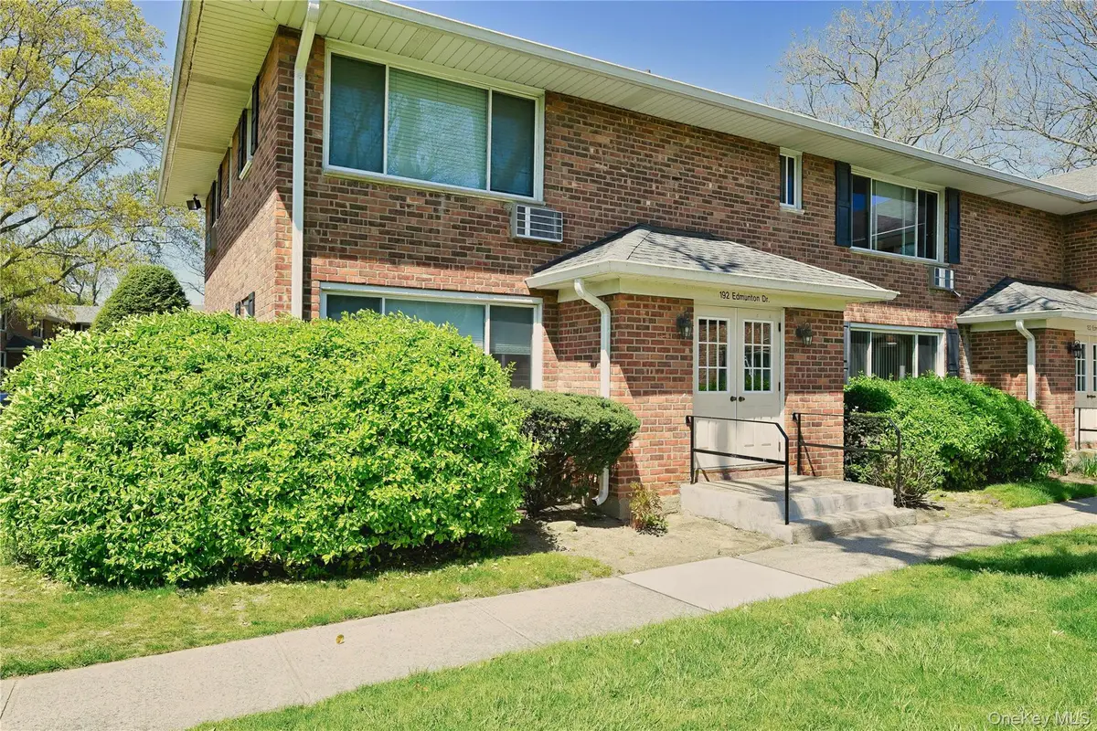 192 Edmunton Dr #D1, North Babylon, NY 11703 - Image #1