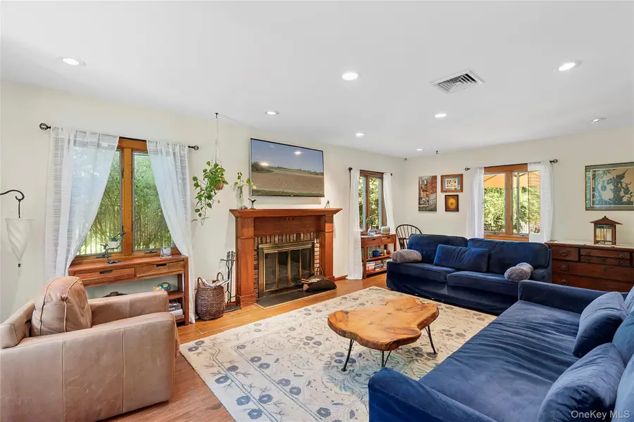 16 Sheppard Lane, Stony Brook, NY 11790 - Image #2