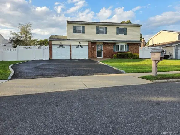 3 Maison Drive, Holbrook, NY 11741