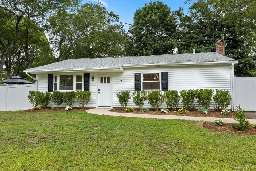 7 Artist Drive, Middle Island, NY 11953 - Image #2