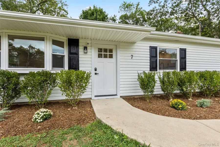 7 Artist Drive, Middle Island, NY 11953 - Image #3