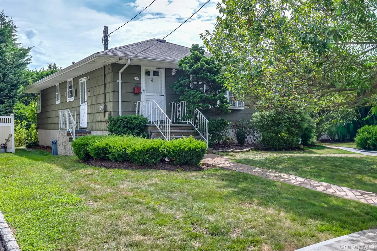 37 Hampton Boulevard, Massapequa, NY 11758 - Image #1