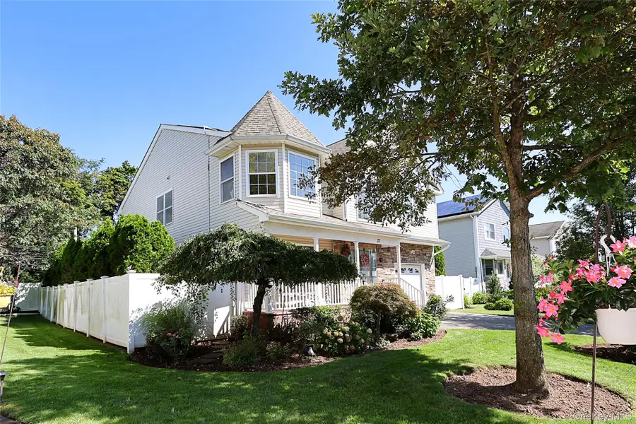 27 Dale Drive, Farmingdale, NY 11735 - Image #3