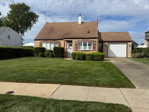 17 Club Lane, Levittown, NY 11756