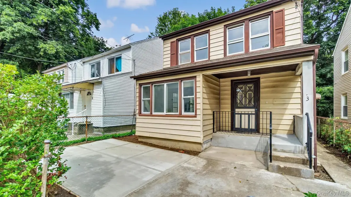 3 Walnut Place, Great Neck, NY 11021 - Image #1