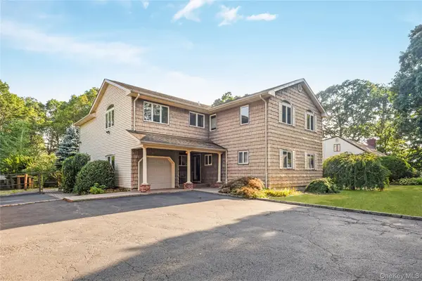 1340 Spur Drive S, Islip, NY 11751