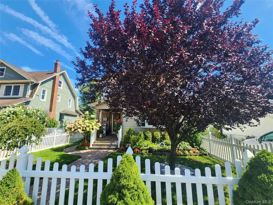 85 Oakland Avenue, Lynbrook, NY 11563 - Image #2