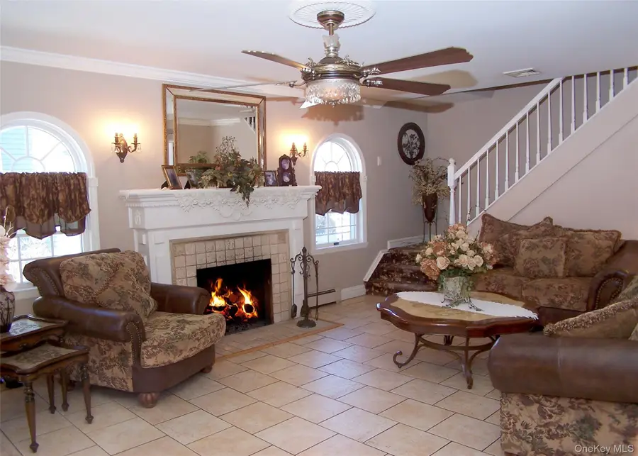 85 Oakland Avenue, Lynbrook, NY 11563 - Image #3