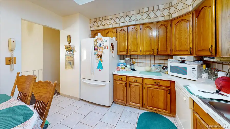 15 Amityville Street, Islip Terrace, NY 11752 - Image #3