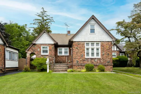 86 N Bayview Avenue, Freeport, NY 11520