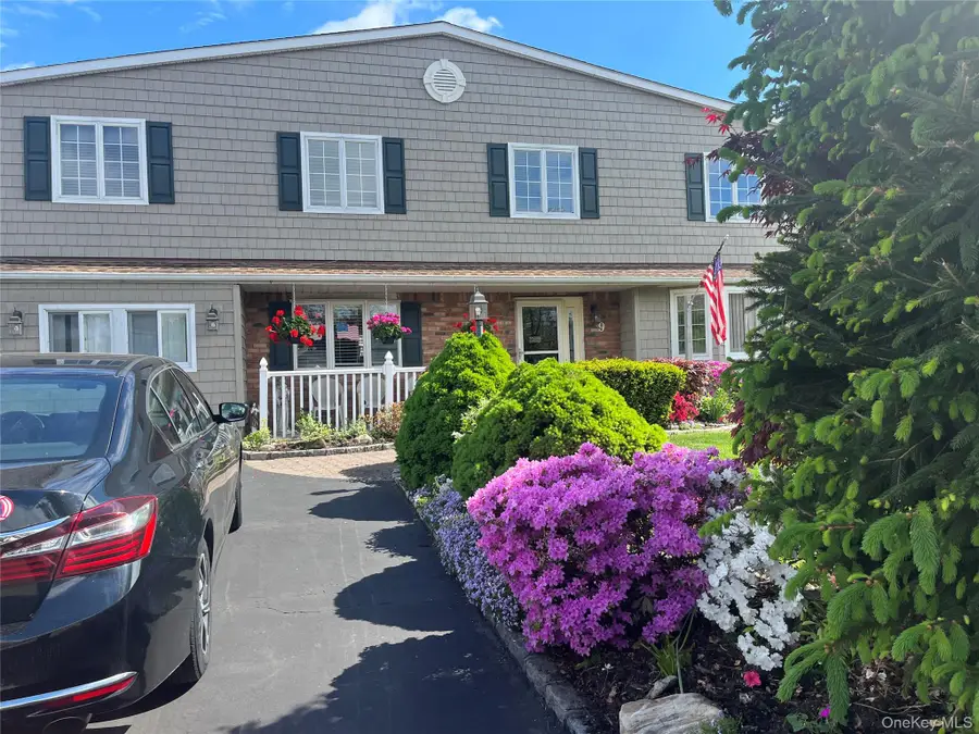9 Hollings Drive, Deer Park, NY 11729 - Image #2