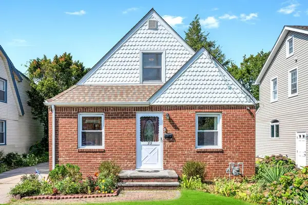 22 Terrace Place, Hicksville, NY 11801