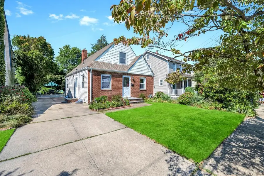 22 Terrace Place, Hicksville, NY 11801 - Image #3