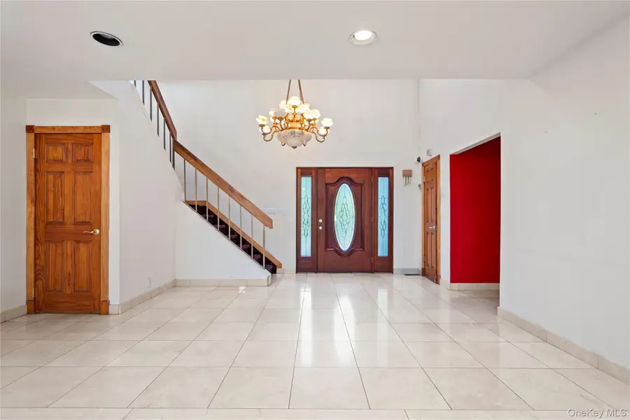 11 Harbor Court E, Roslyn Harbor, NY 11576 - Image #2