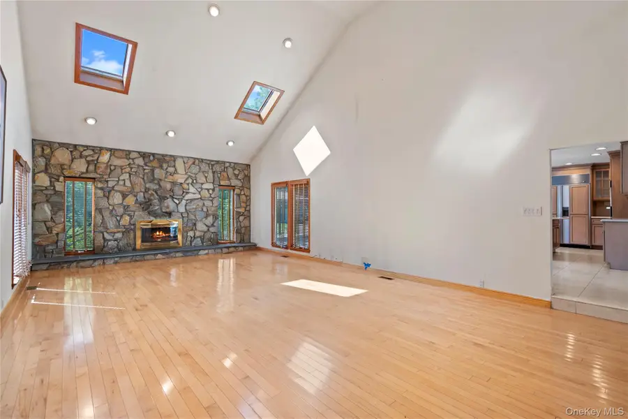 11 Harbor Court E, Roslyn Harbor, NY 11576 - Image #3