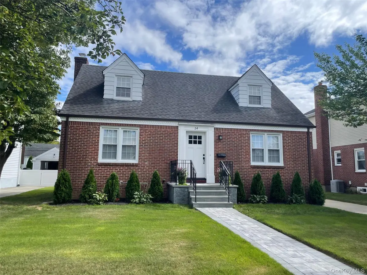 24 Tulip Lane, New Hyde Park, NY 11040 - Image #1