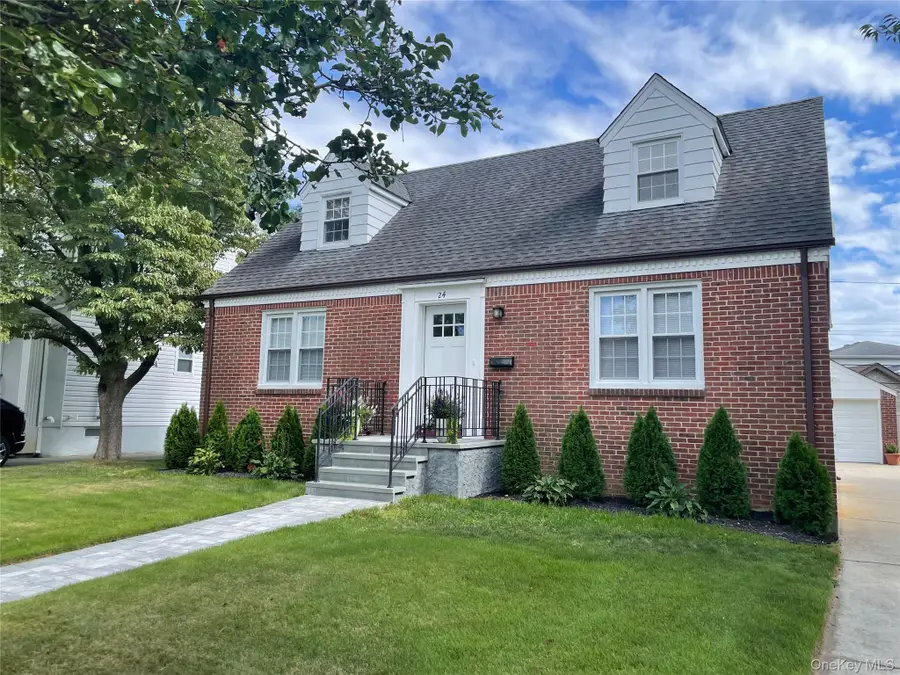 24 Tulip Lane, New Hyde Park, NY 11040 - Image #2