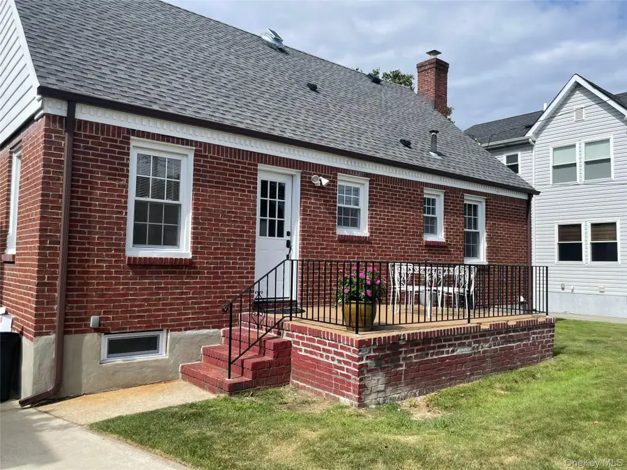 24 Tulip Lane, New Hyde Park, NY 11040 - Image #3