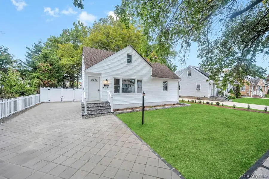 674 Winthrop Drive, Uniondale, NY 11553 - Image #2