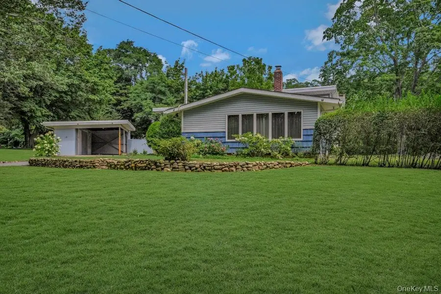 30 Center Drive, Riverhead, NY 11901 - Image #3