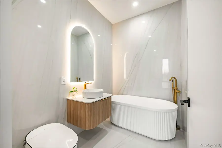 31-16 21st Street #4F, Astoria, NY 11106 - Image #2