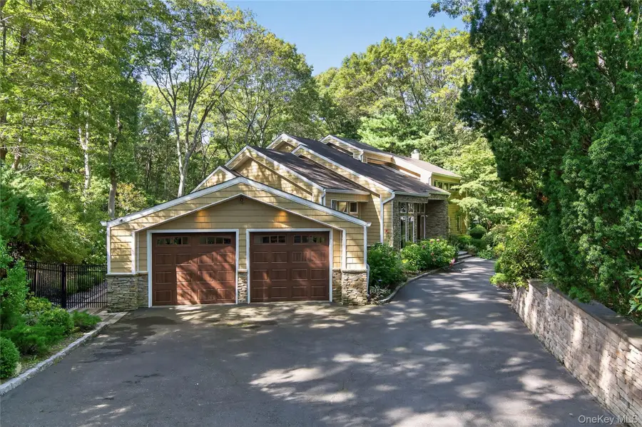 18 Roundtree Drive, Melville, NY 11747 - Image #3