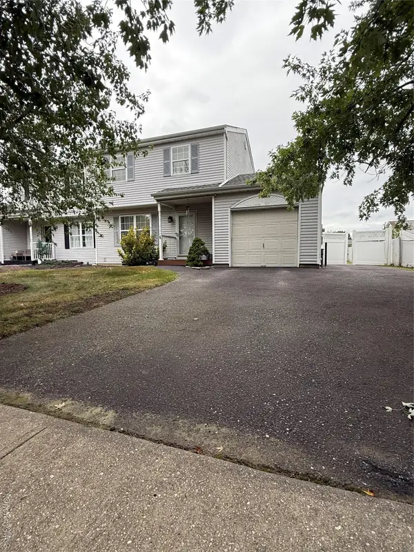 6 Walnut Street, Central Islip, NY 11722