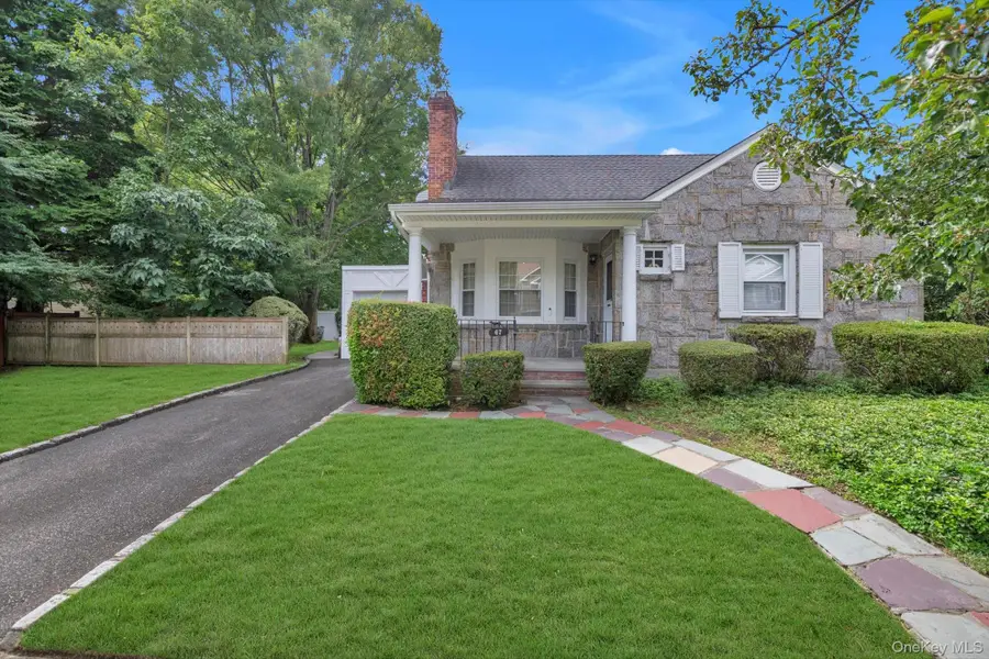 67 Maple Drive, New Hyde Park, NY 11040 - Image #2