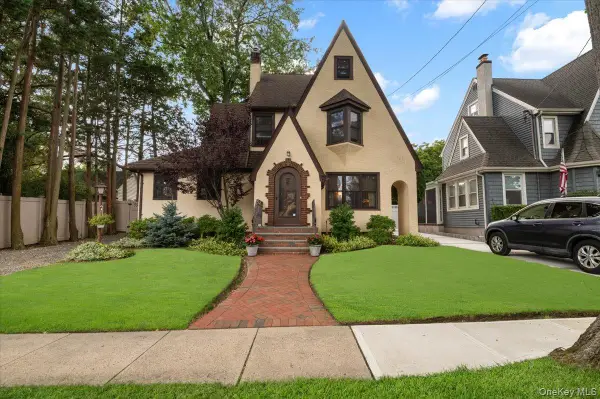 2100 Ambrose Court, North Baldwin, NY 11510