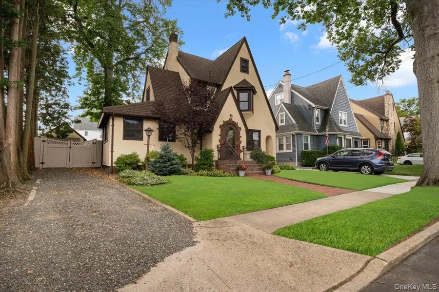 2100 Ambrose Court, Baldwin, NY 11510 - Image #2