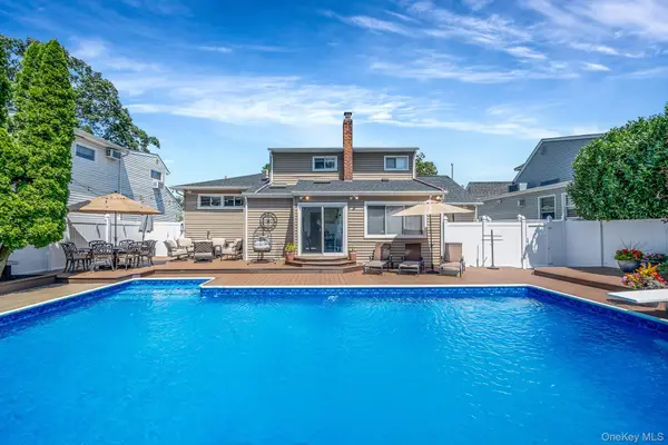 208 Oak Street, Massapequa Park, NY 11762