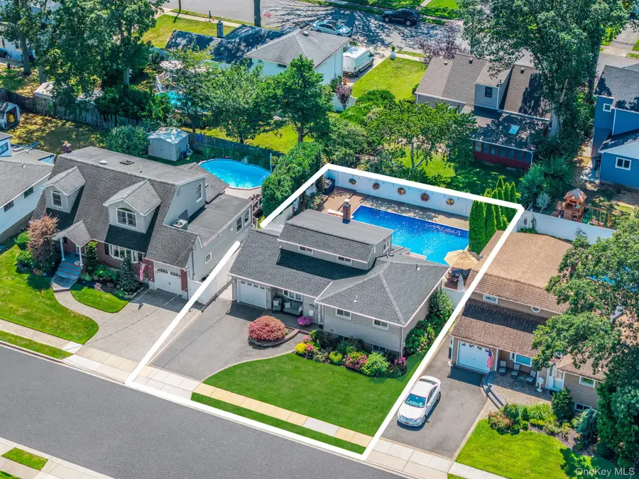 208 Oak Street, Massapequa Park, NY 11762 - Image #2