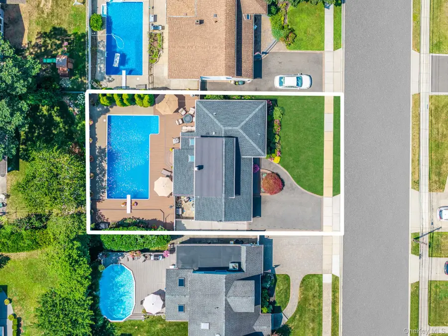 208 Oak Street, Massapequa Park, NY 11762 - Image #3