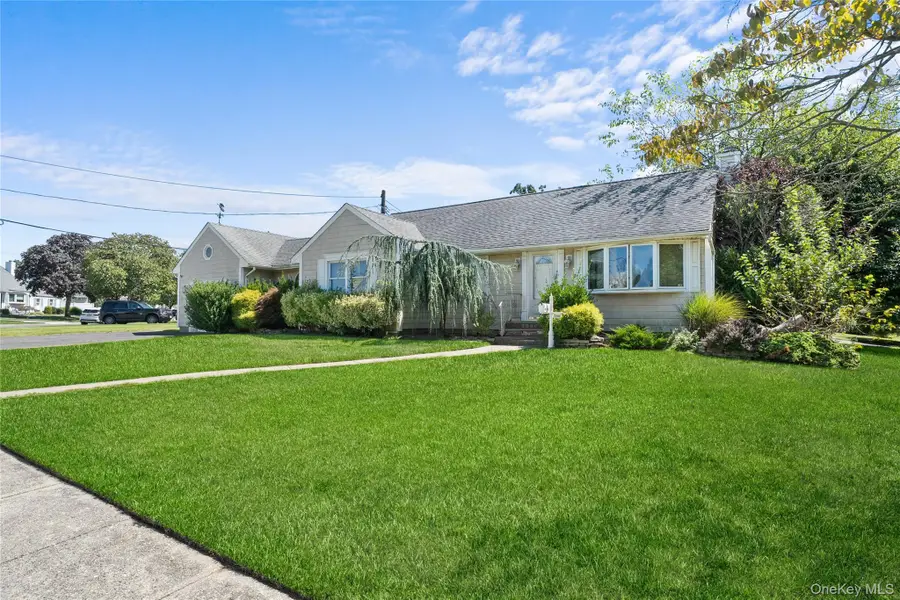 2986 Valley Road, Wantagh, NY 11793 - Image #2