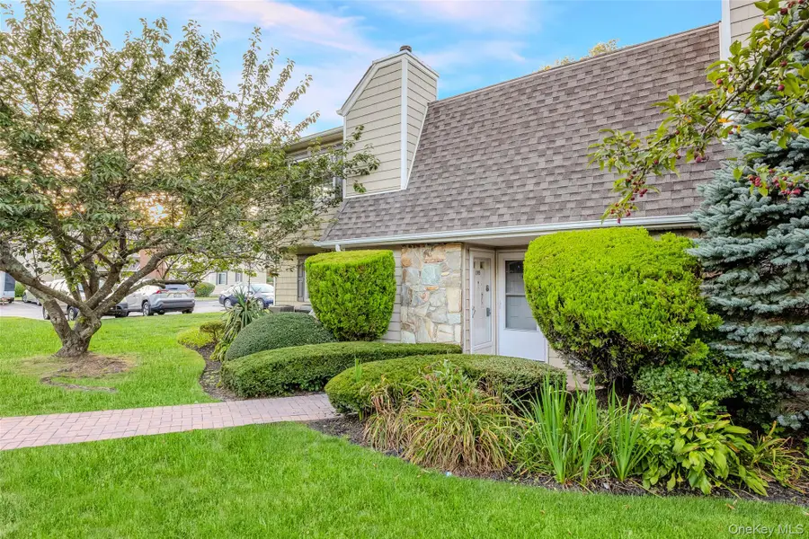 195 Lake Pointe Circle #195, Middle Island, NY 11953 - Image #2