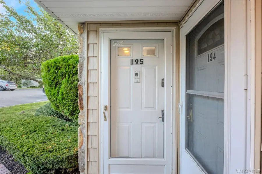195 Lake Pointe Circle #195, Middle Island, NY 11953 - Image #3