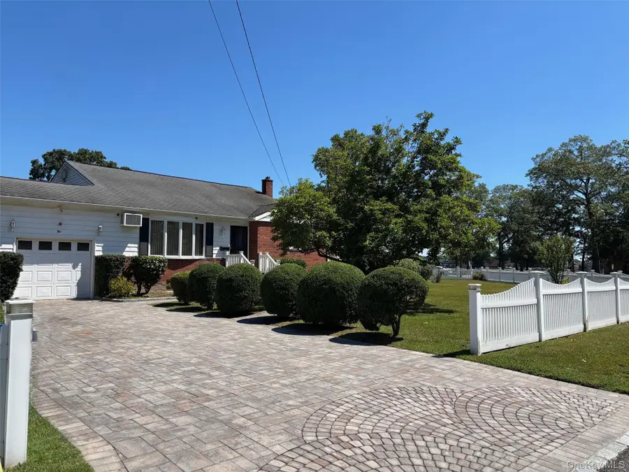 10 13th Avenue, West Babylon, NY 11704 - Image #2
