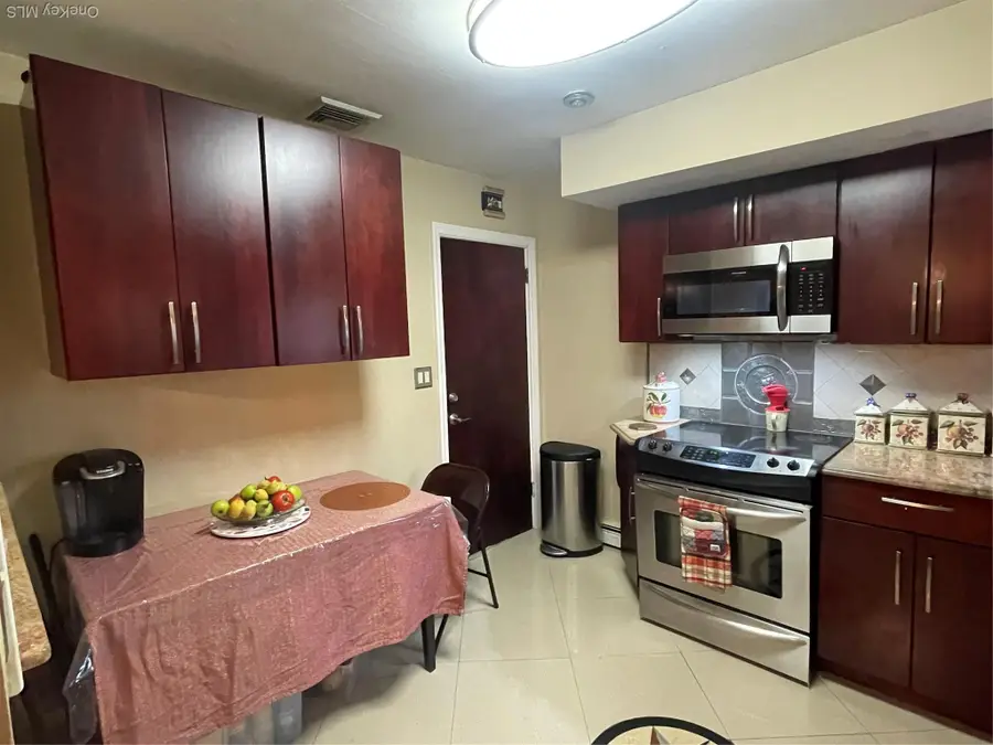 806 Center Drive, Baldwin, NY 11510 - Image #2