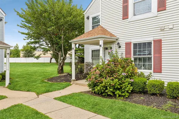 184 Fairview Circle, Middle Island, NY 11953