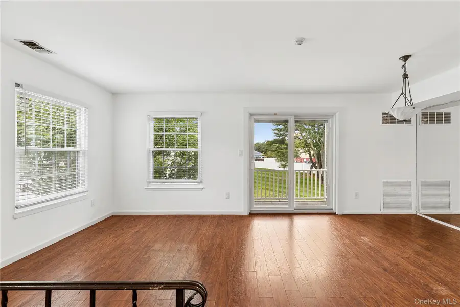 184 Fairview Circle, Middle Island, NY 11953 - Image #3