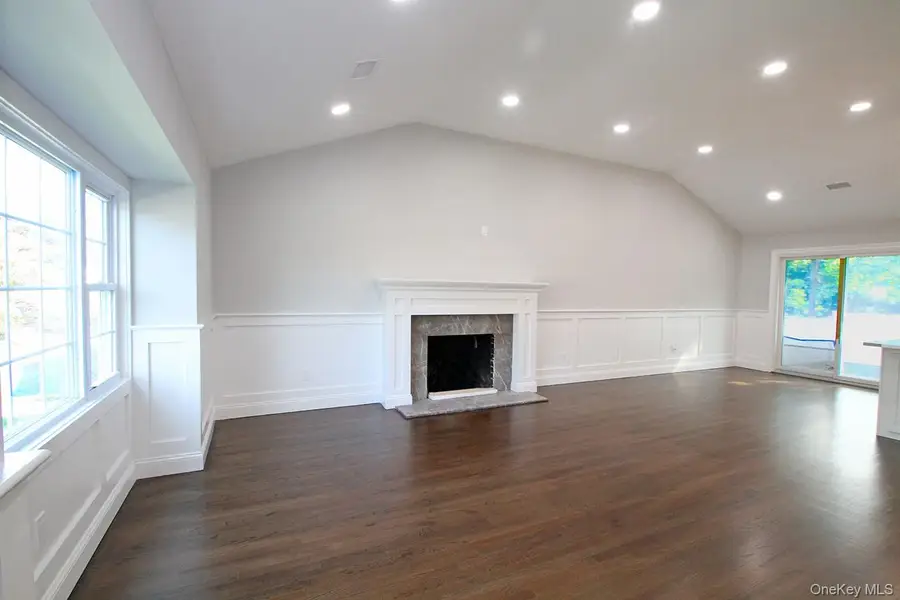 16 Eleanor Road, Plainview, NY 11803 - Image #2