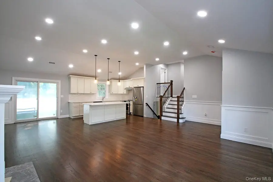 16 Eleanor Road, Plainview, NY 11803 - Image #3