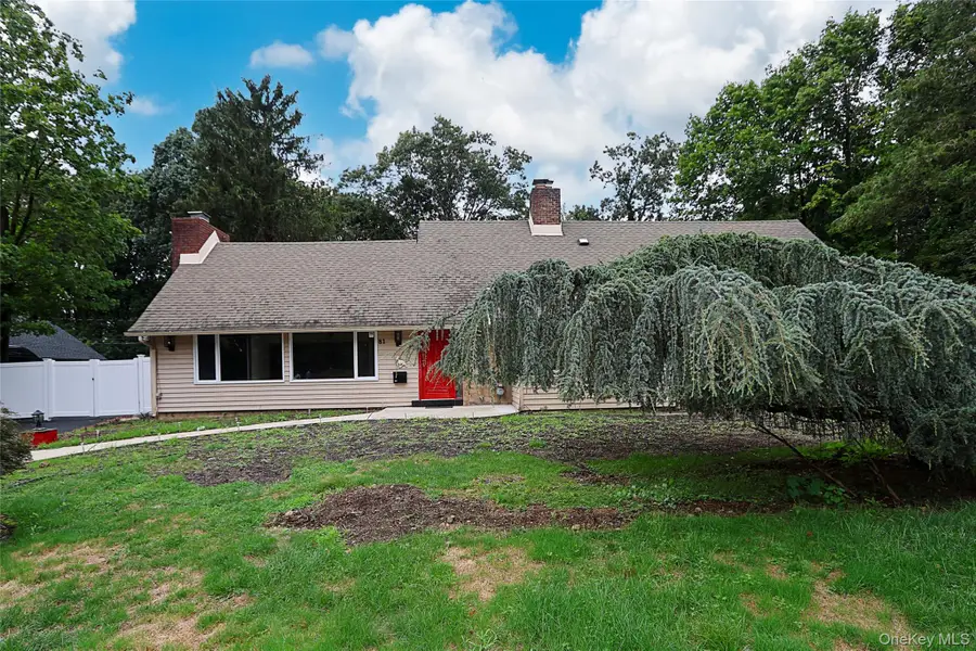 81 Carriage Lane, Roslyn Heights, NY 11577 - Image #2