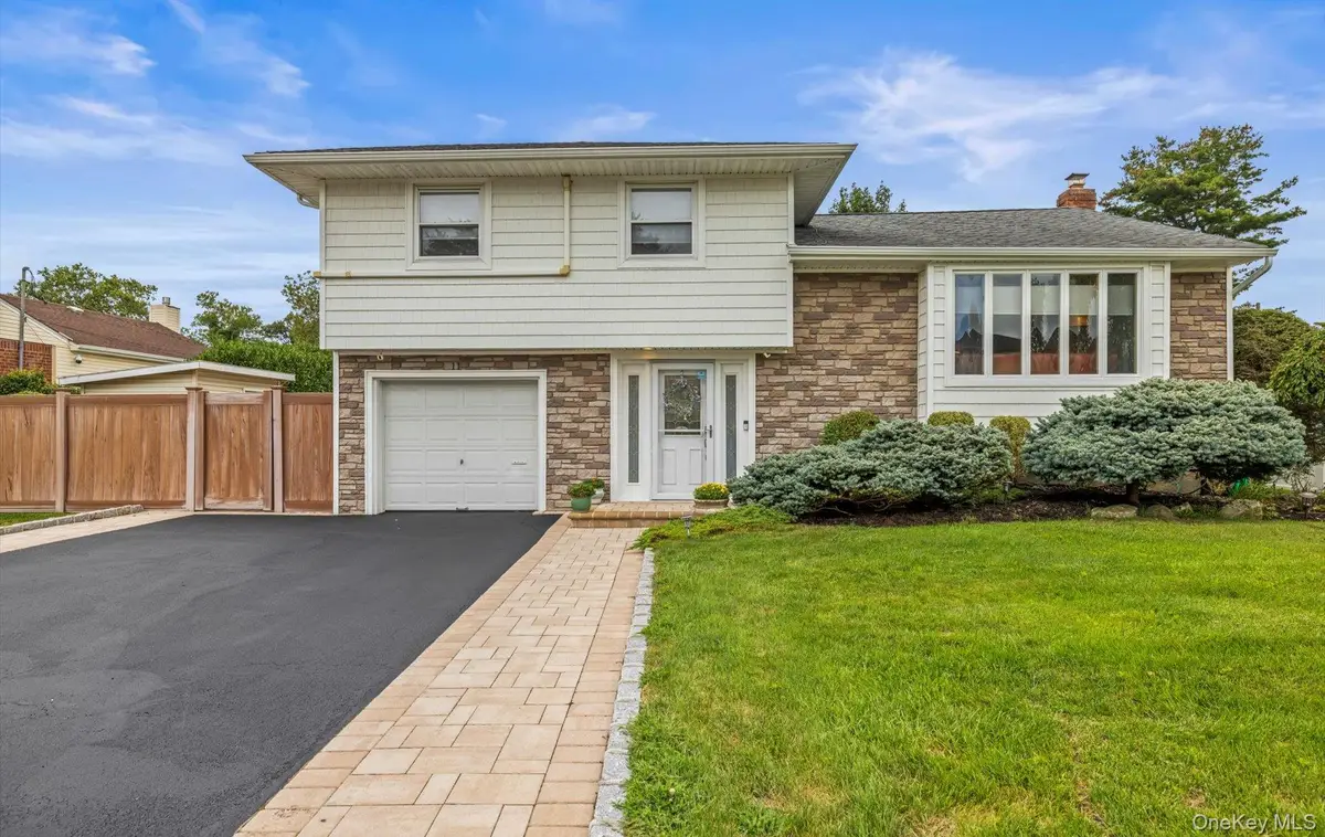 11 Dartmouth Drive, Plainview, NY 11803 - Image #1