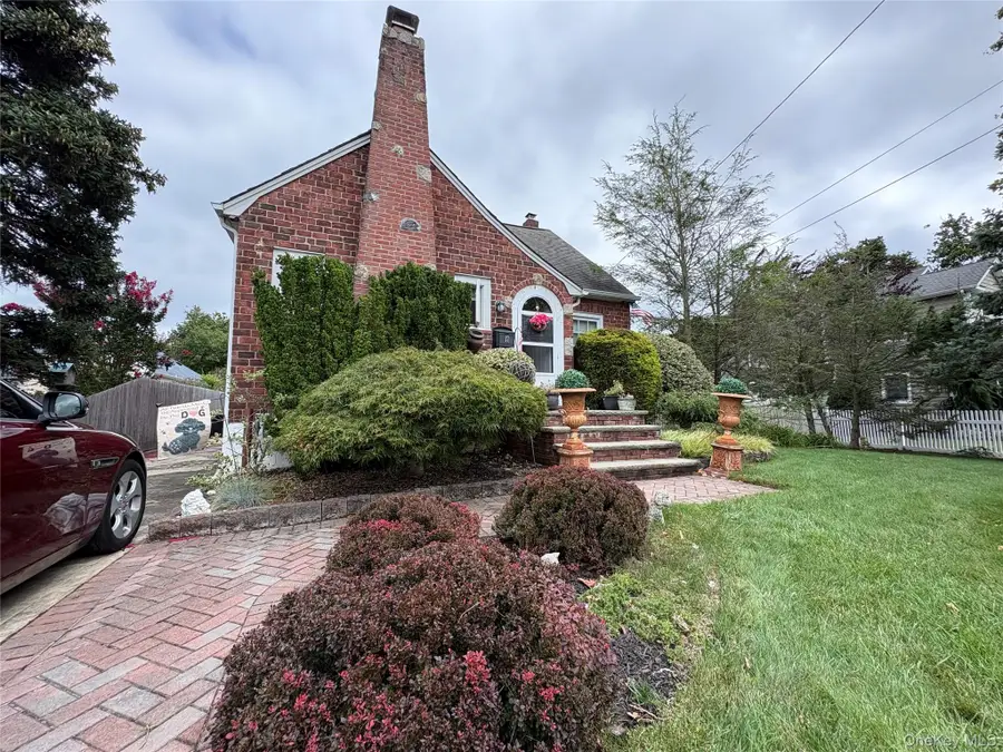 17 Somerset Avenue, East Islip, NY 11730 - Image #3