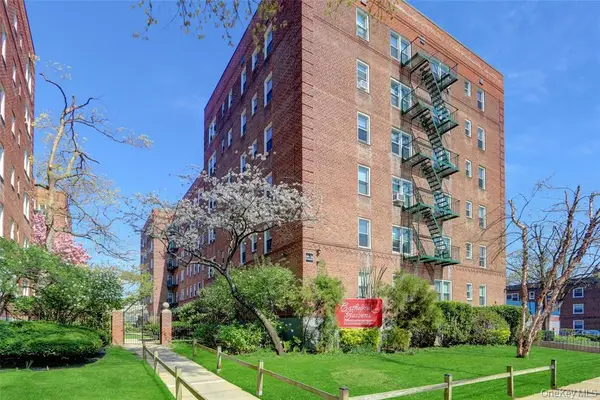 30 Cathedral Avenue #4A, Hempstead, NY 11550
