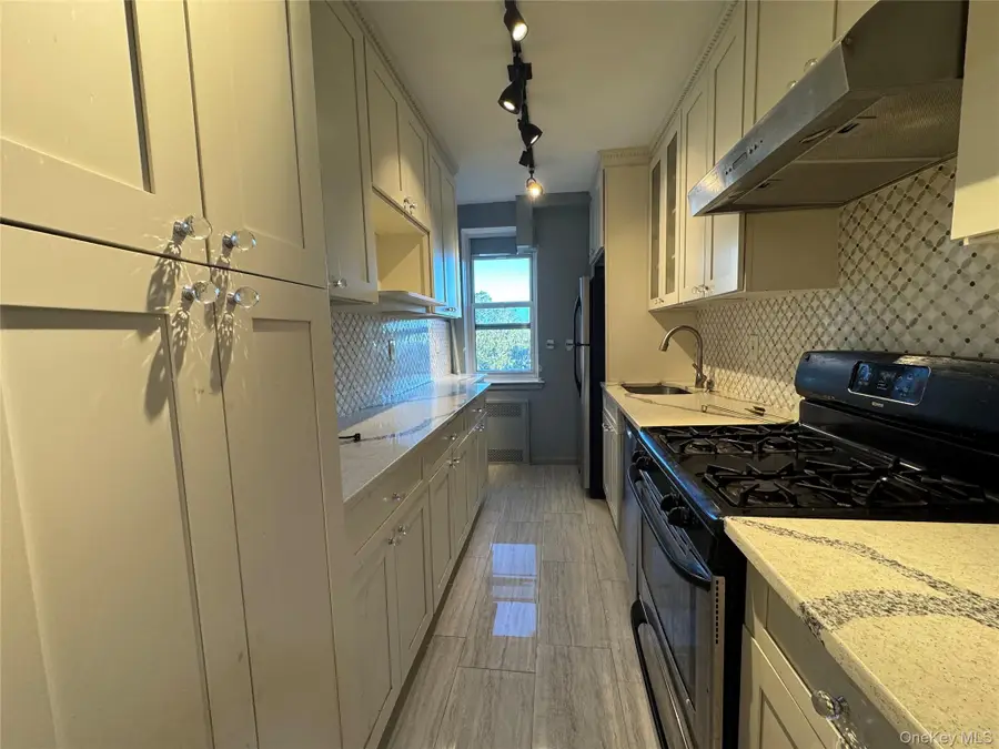 30 Cathedral Avenue #4A, Hempstead, NY 11550 - Image #3