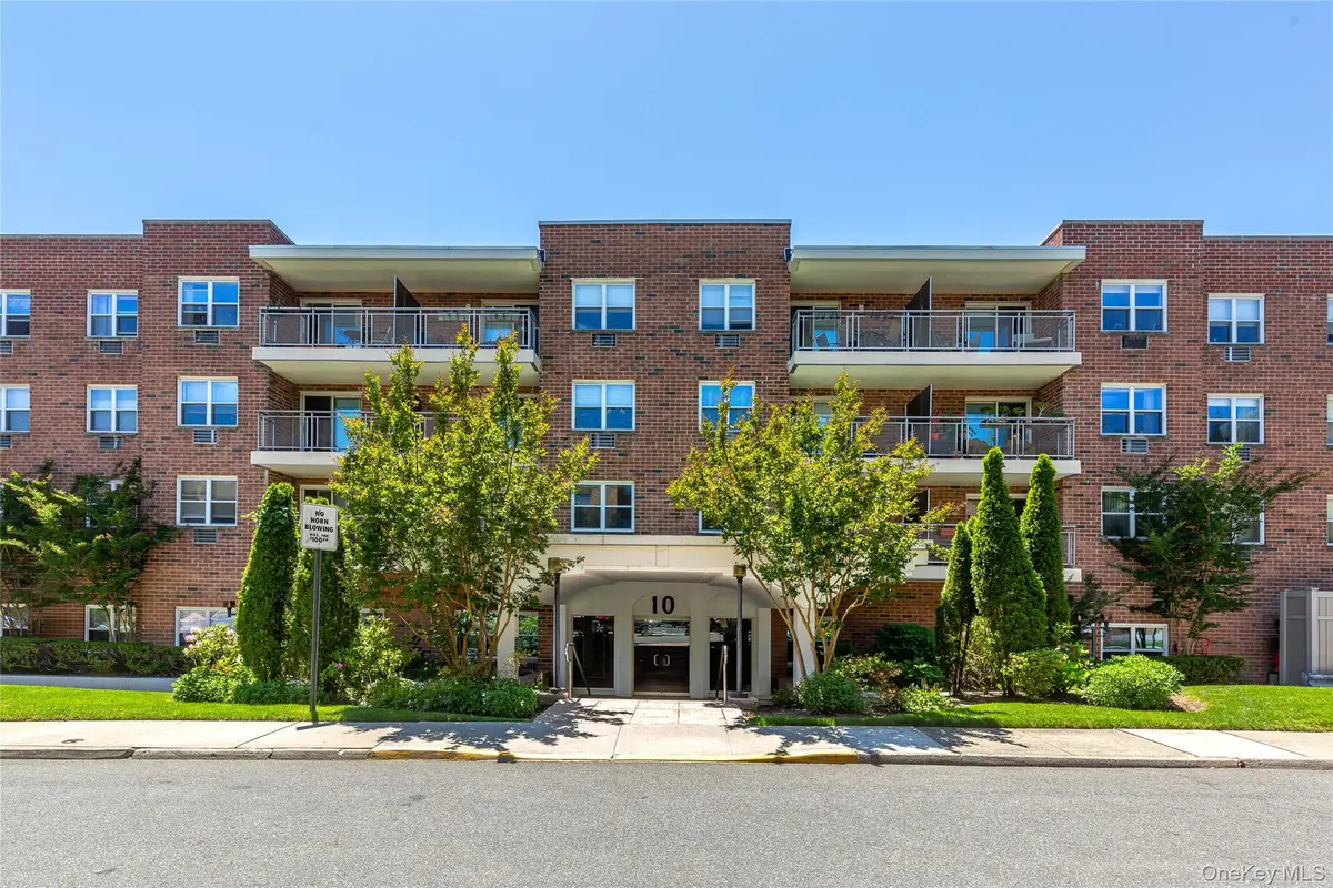 10 Ipswich Avenue #Apt. 3I, Great Neck, NY 11021 - Image #1